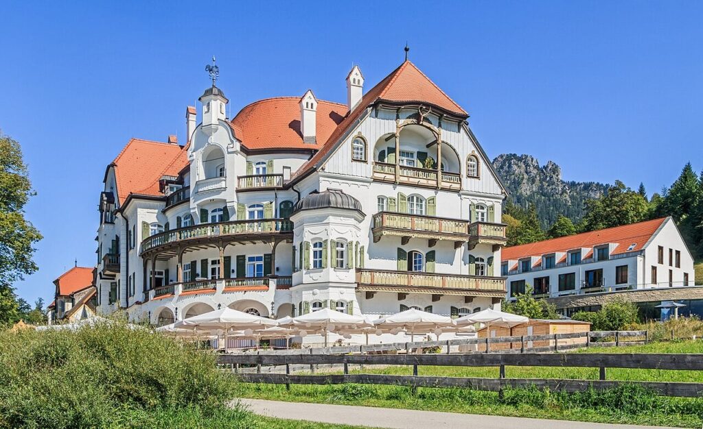 DEMO · Bavarian hotel with 28 rooms, restaurant and wellness