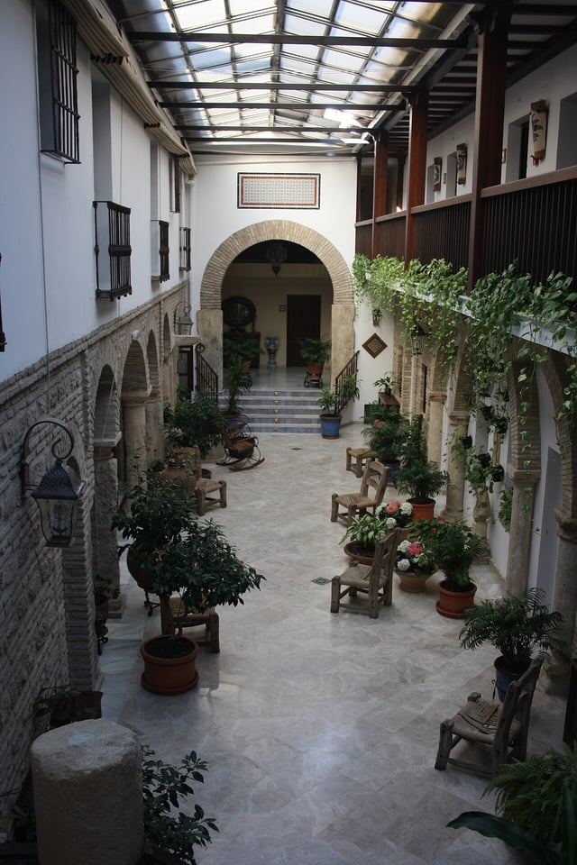DEMO · Andalusian patio hotel with 32 rooms and rooftop bar