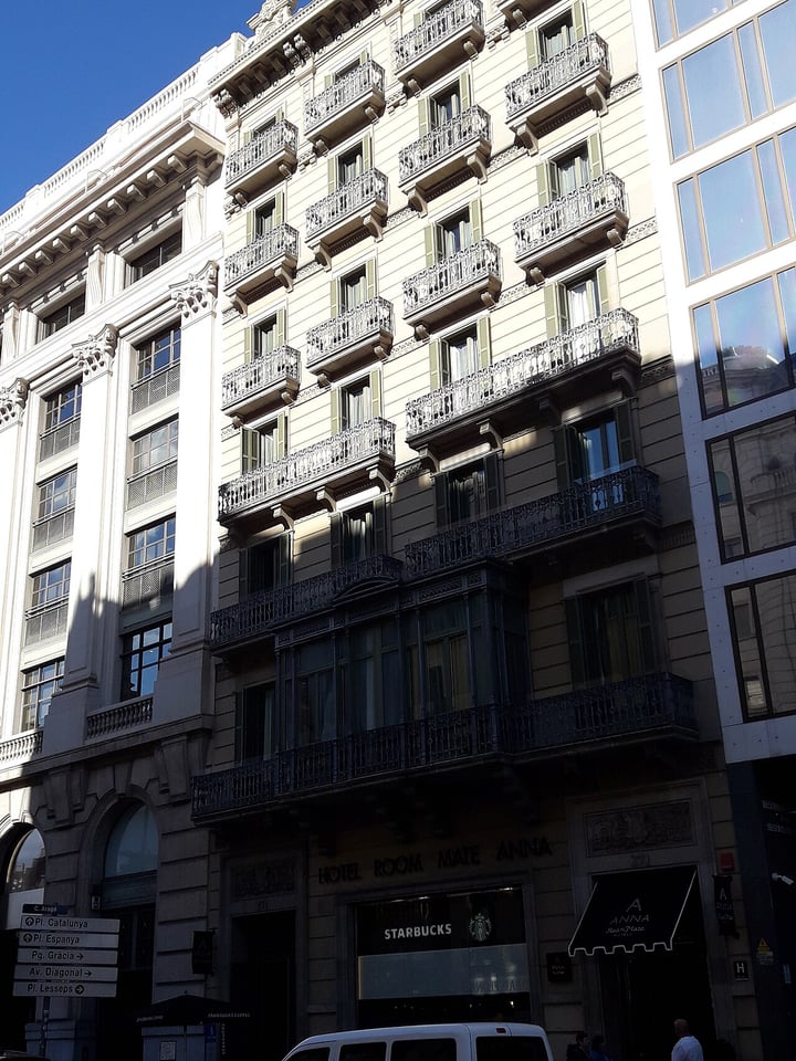 DEMO · City hotel with 42 rooms and roof terrace in Catalonia
