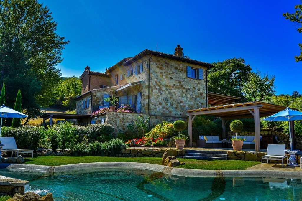 DEMO · Tuscan B&B with eight suites and panoramic terrace