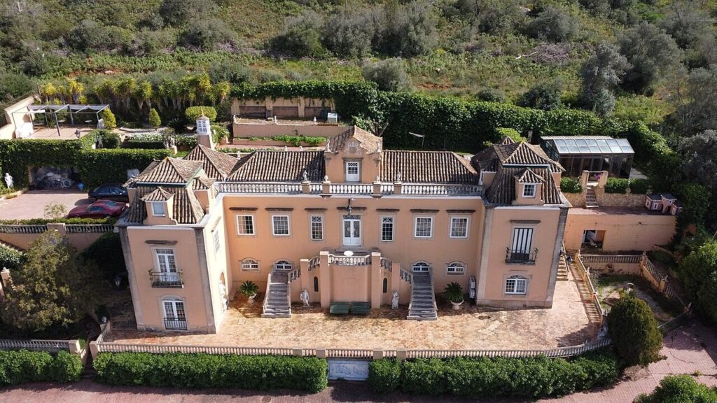 DEMO · Boutique B&B with nine rooms and swimming pool in the Algarve